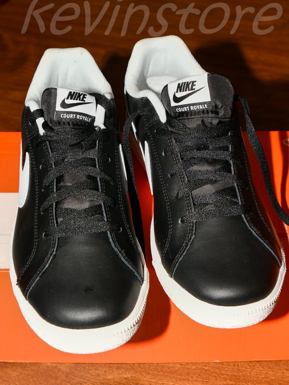 NIKE COURT ROYALE